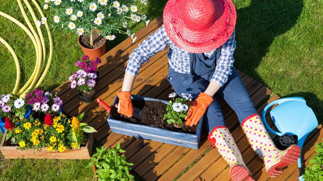 How to Prevent Weeds From Growing in Garden Beds