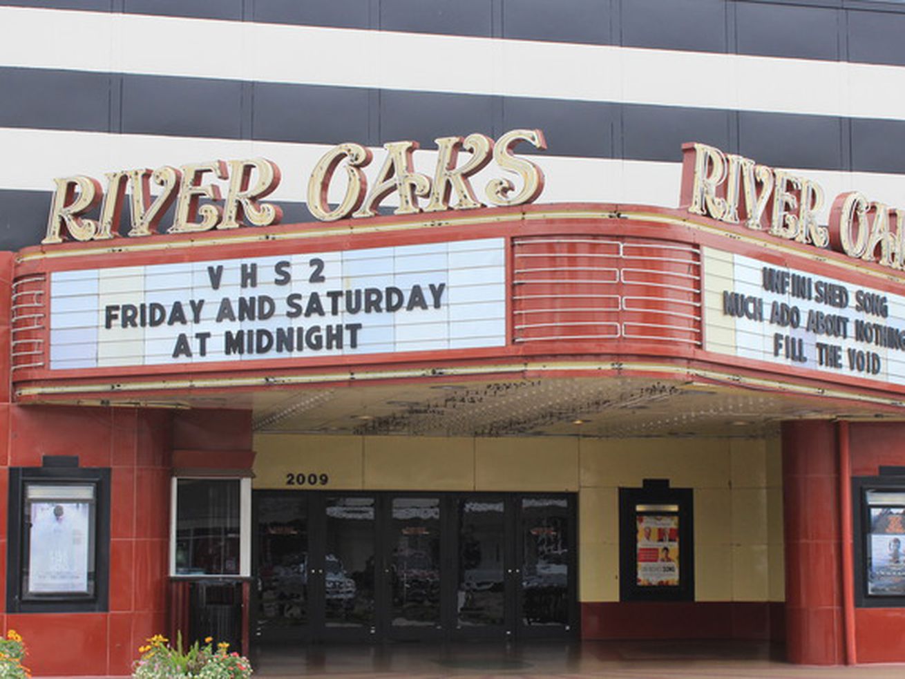 River Oaks Theatre